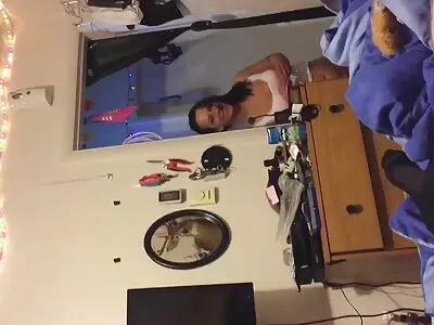 Rintava pornoa ilmaiseksi tyttö käyttää lelujaan