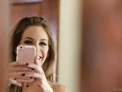 Blondi käyttää ilmainen seksivideo värinää