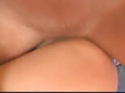 Niin kaunis tatuointi brunette tyttöystävä imee kukko ja nauraa ilmais porno samalla tehdä hauskaa,!