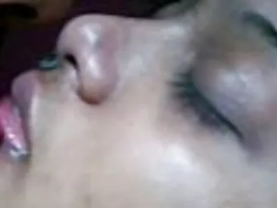 Kihara tukkainen hottie saa hänen perseensa rammed ilmaiset lesbo videot
