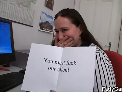 Laiha tyttö ravistaa ilmainen seksivideo persettä