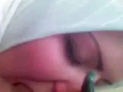 Seksikäs teini ilmaiset pornot tuskin kestää kukkonsa voimaa