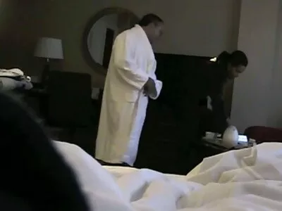 Aasian pari ilmaiset seksi elokuvat leikkii rannalla
